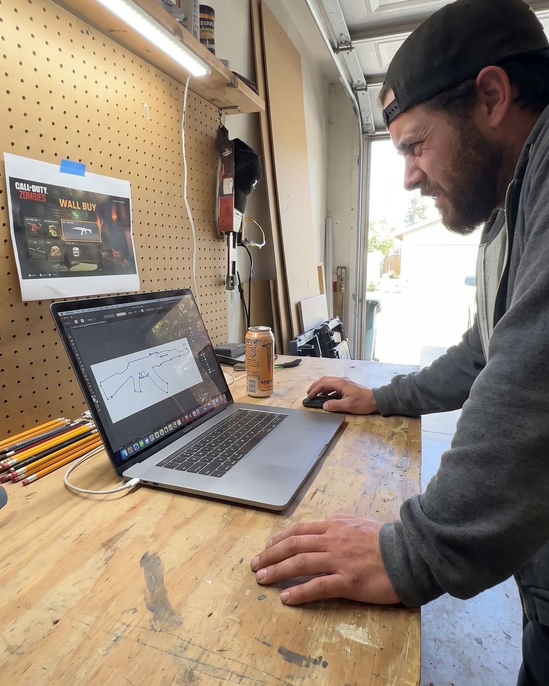 Vectoring the outline on a laptop